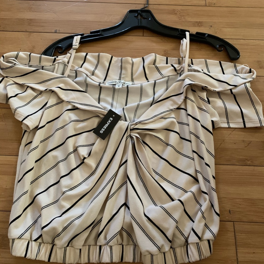 NWT Express crop top size M.